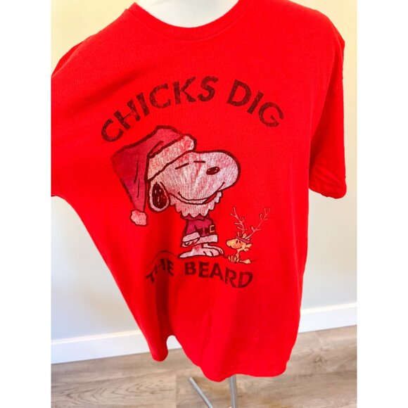 Peanuts Santa Snoopy "Chicks Dig the Beard" Christmas T-Shirt - Picture 3 of 9